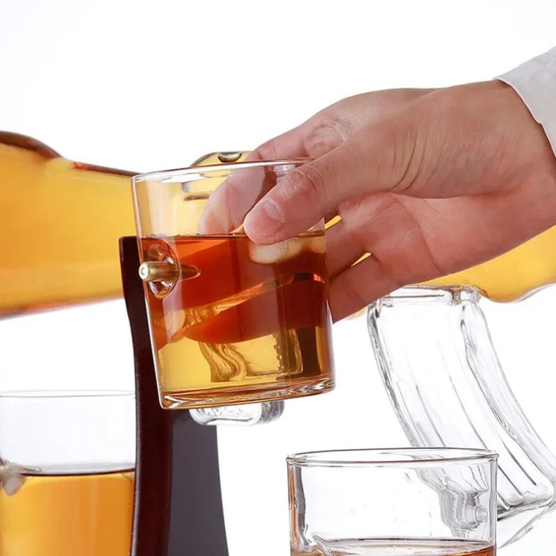 Set Decantor Whisky cu Accesorii si 4 Pahare cu Glont Evoora WarSpirits, Mitraliera AK47