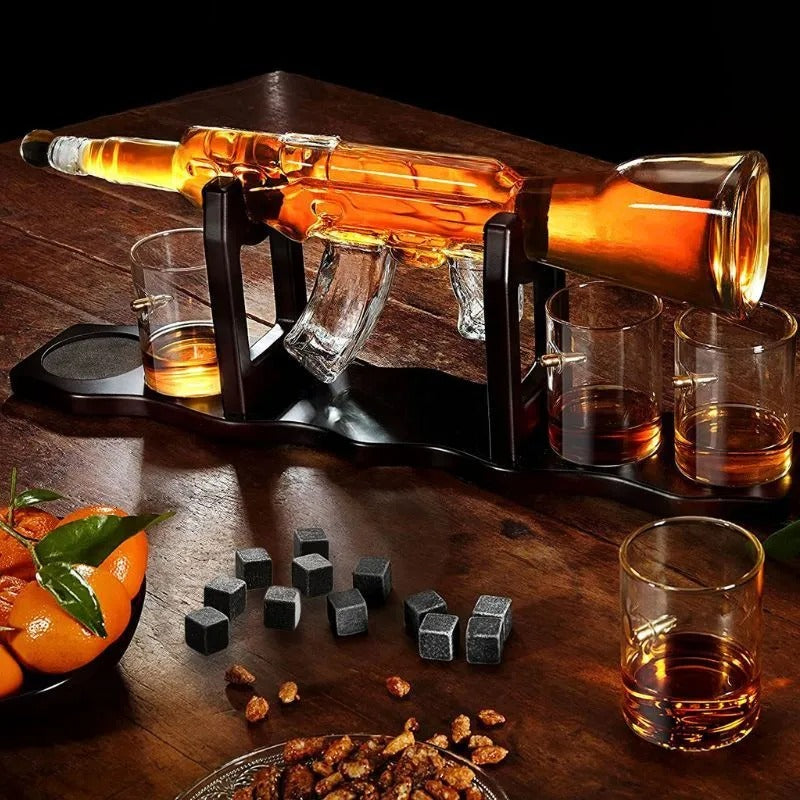 Set Decantor Whisky cu Accesorii si 4 Pahare cu Glont Evoora WarSpirits, Mitraliera AK47