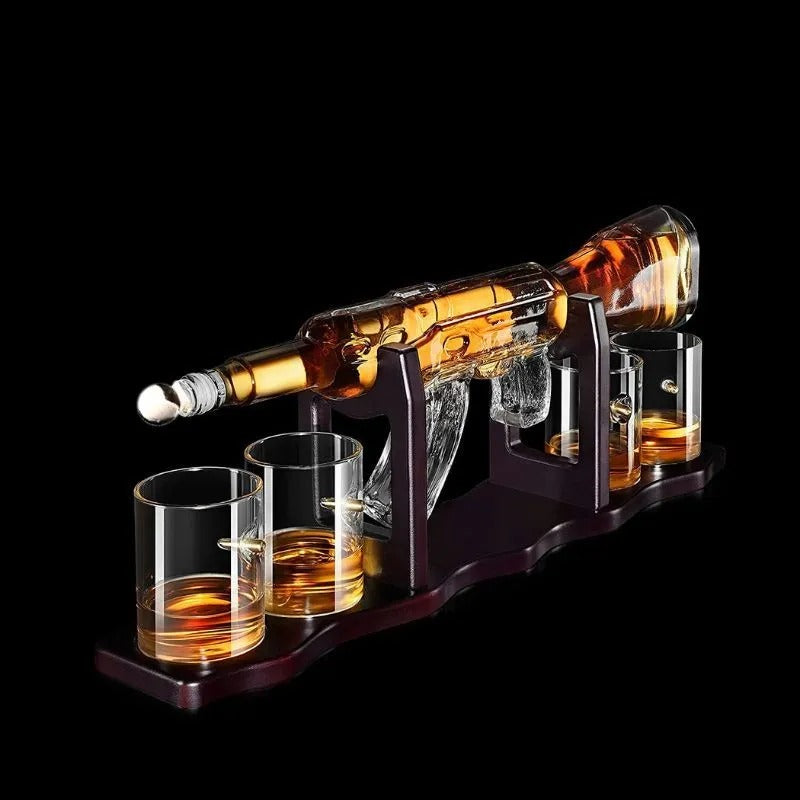 Set Decantor Whisky cu Accesorii si 4 Pahare cu Glont Evoora WarSpirits, Mitraliera AK47